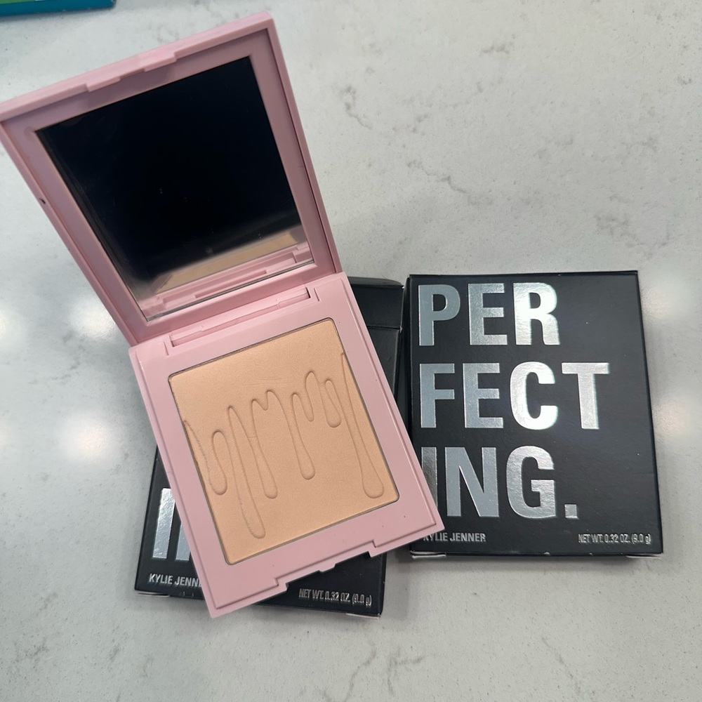2 Kylie Cosmetics “You’re Perfect” Perfecting Powder